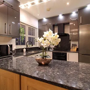 2 Bed House, Office, Wi-fi, Free Parking Apartment